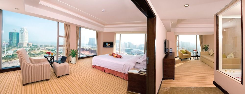 Deluxe Sea View Suite King Bed
