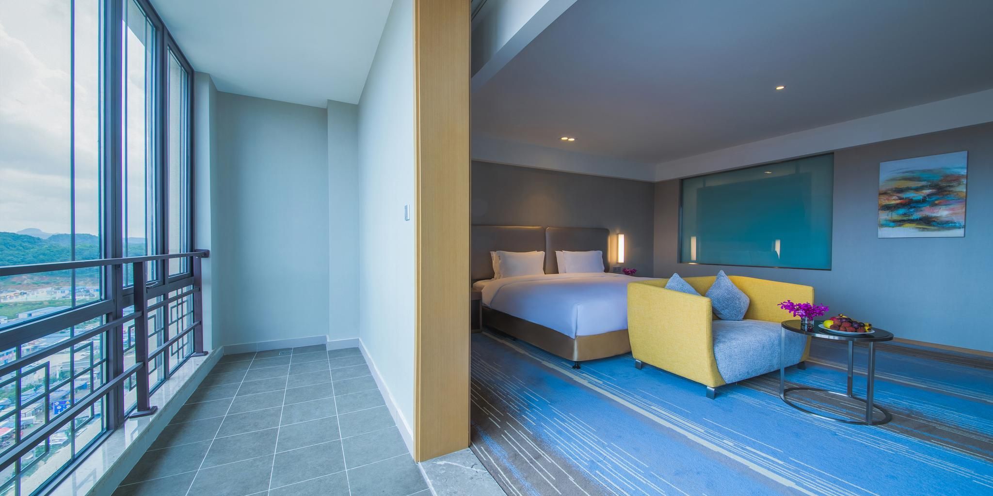 1 King Standard Extra Floor Space