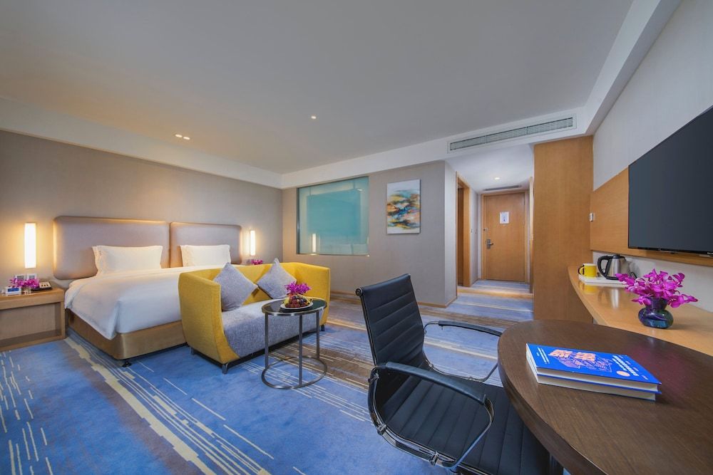 Standard Room, 1 King Bed (Extra Floor Space)