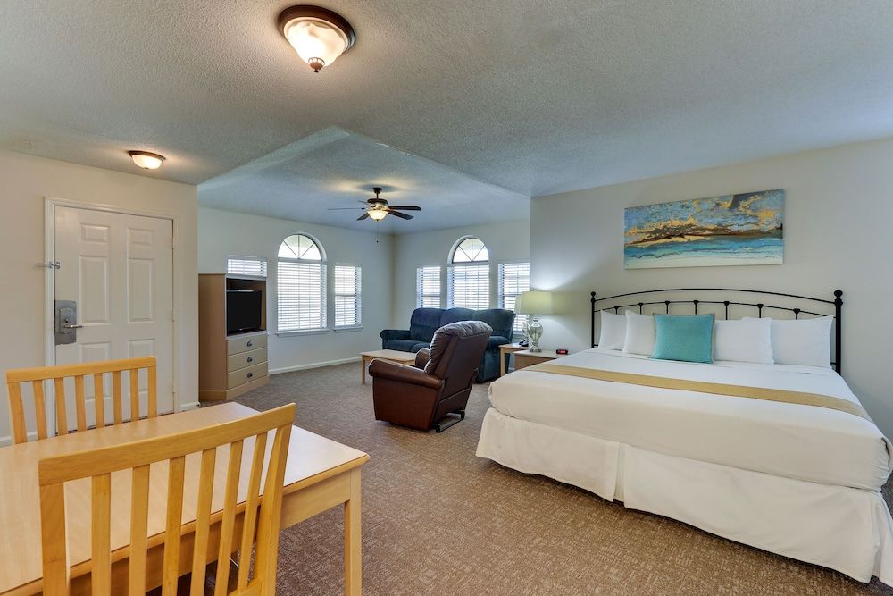 Mariners Suites Studio, 1 King Bed, Accessible