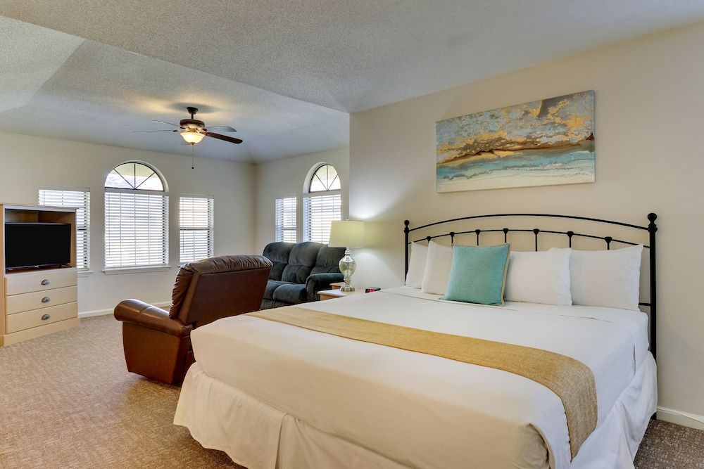 Mariners Suites Studio, 1 King Bed, Accessible 2