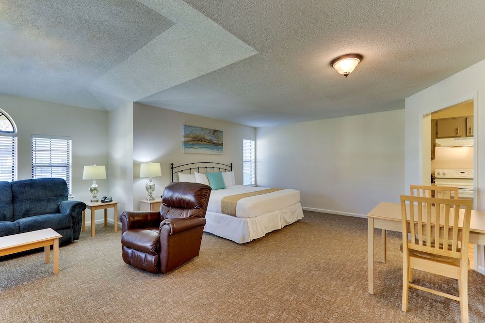 Mariners Suites Studio Suite, 1 King Bed 4