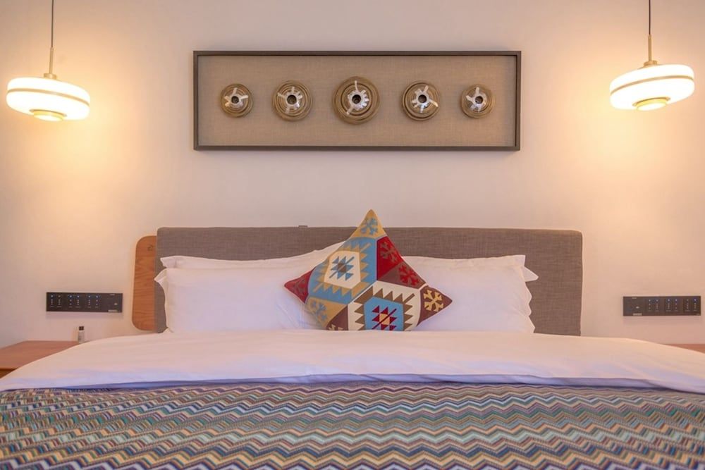 Design Suite, 1 Bedroom, Bathtub, Garden Area