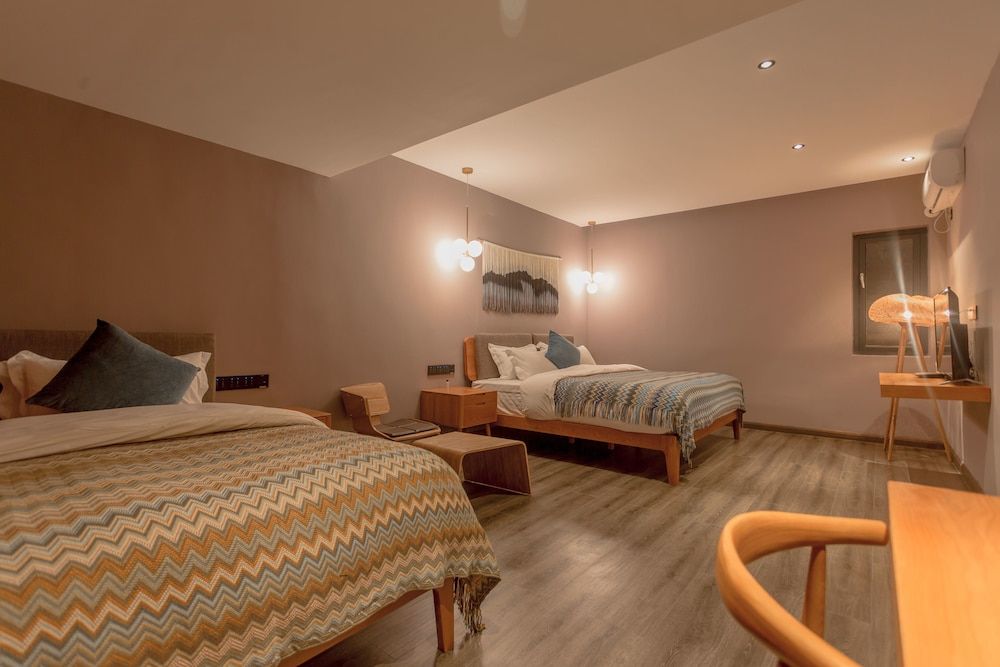 Design Suite, 1 Bedroom, Bathtub, Garden Area