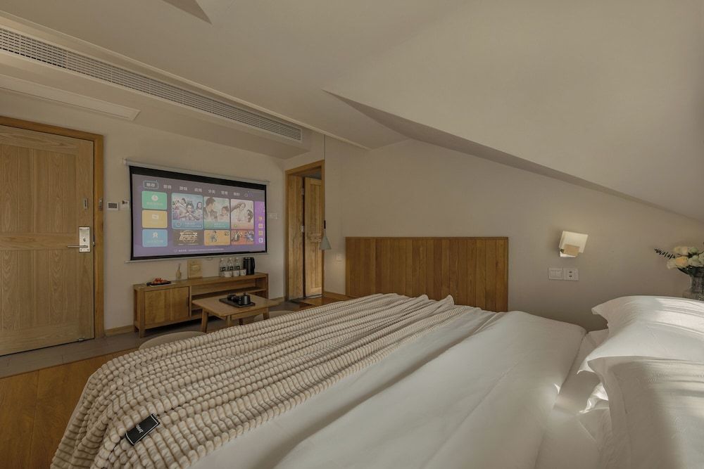 Family Room, Mountain View