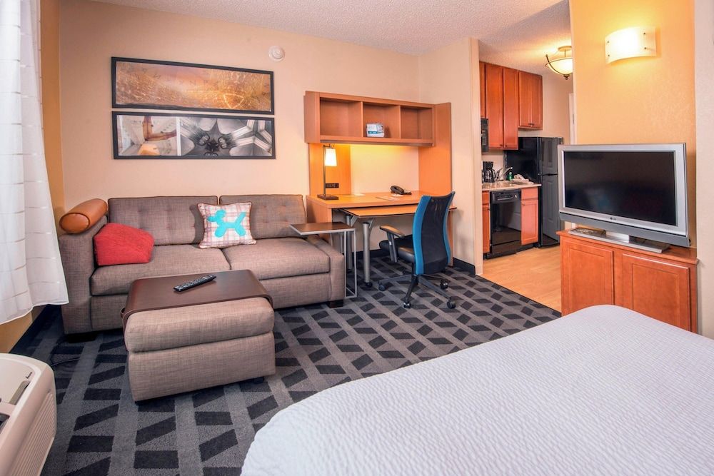 Studio, 1 Queen Bed with Sofa bed (Mobility/Hearing Accessible, Tub)