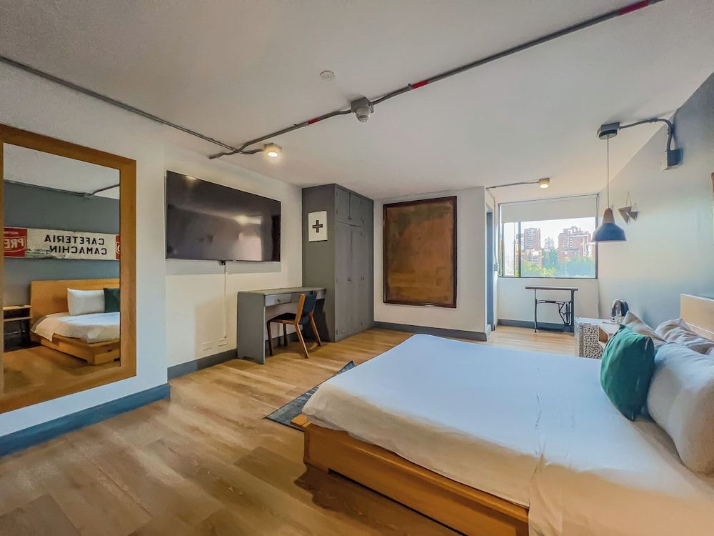 Socialtel Medellin Deluxe Room 2