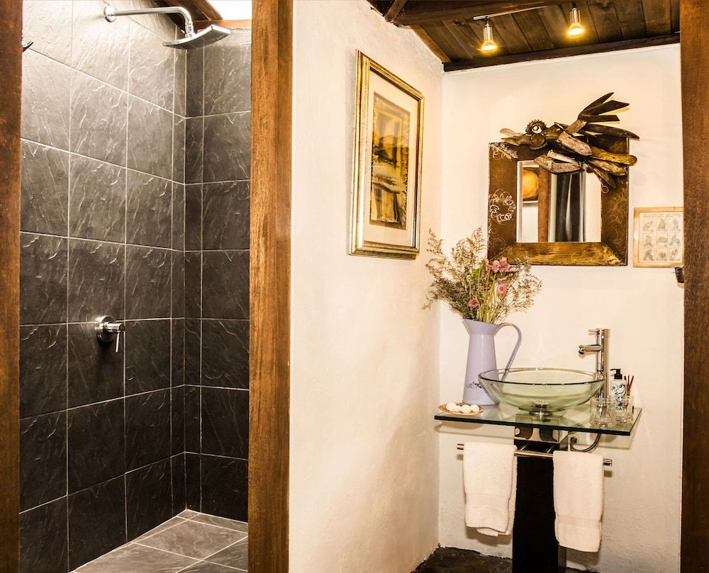 LA COLINA Hotel Cottage Deluxe Room 15