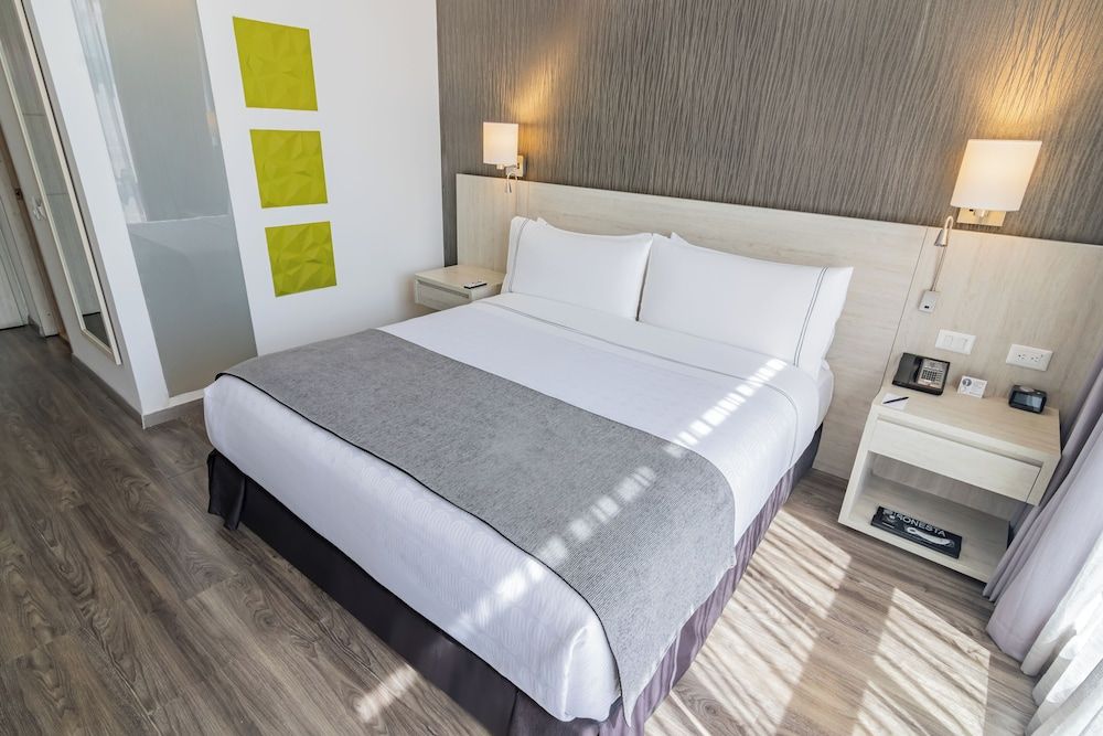 Sonesta Hotel Ibague Standard Room, 1 King Bed 2