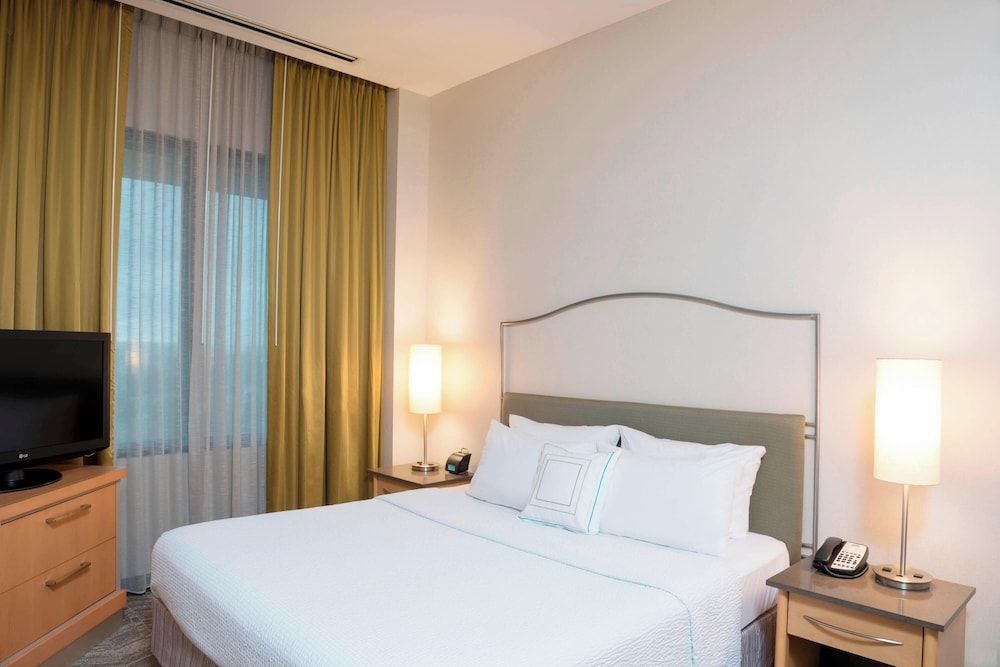 SpringHill Suites Chicago O'Hare by Marriott Suite, 1 King Bed with Sofa bed (Mobility/Hearing Accessible, Tub) 2