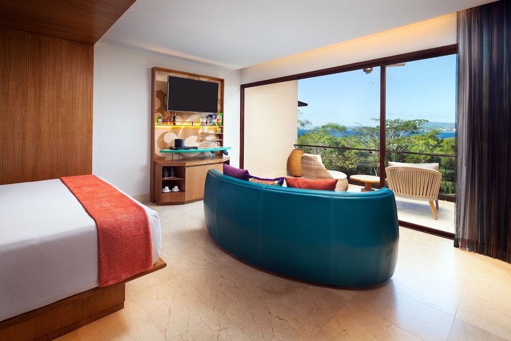 Fabulous Escape Room, 1 King Bed & 1 Sofa bed, Partial Ocean