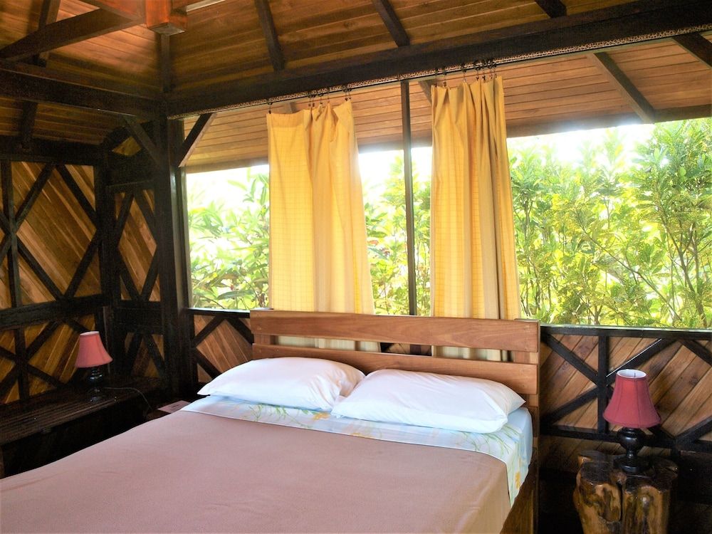 Lodge Margouillat Deluxe Cabin, 1 Queen Bed, Private Bathroom, Mountain View 2