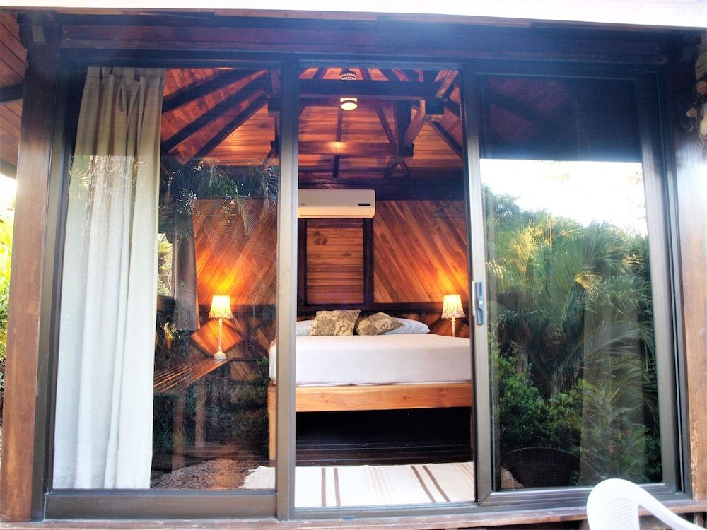 Lodge Margouillat Deluxe Cabin, 1 Queen Bed, Private Bathroom, Mountain View 4