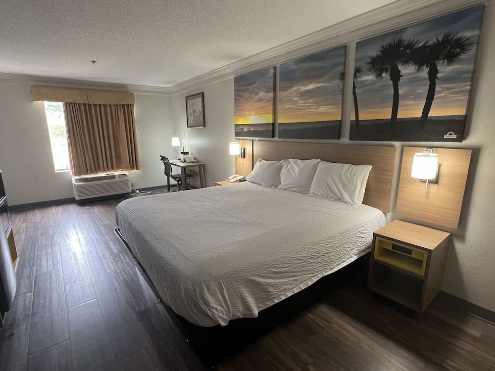 Standard Room, 1 King Bed