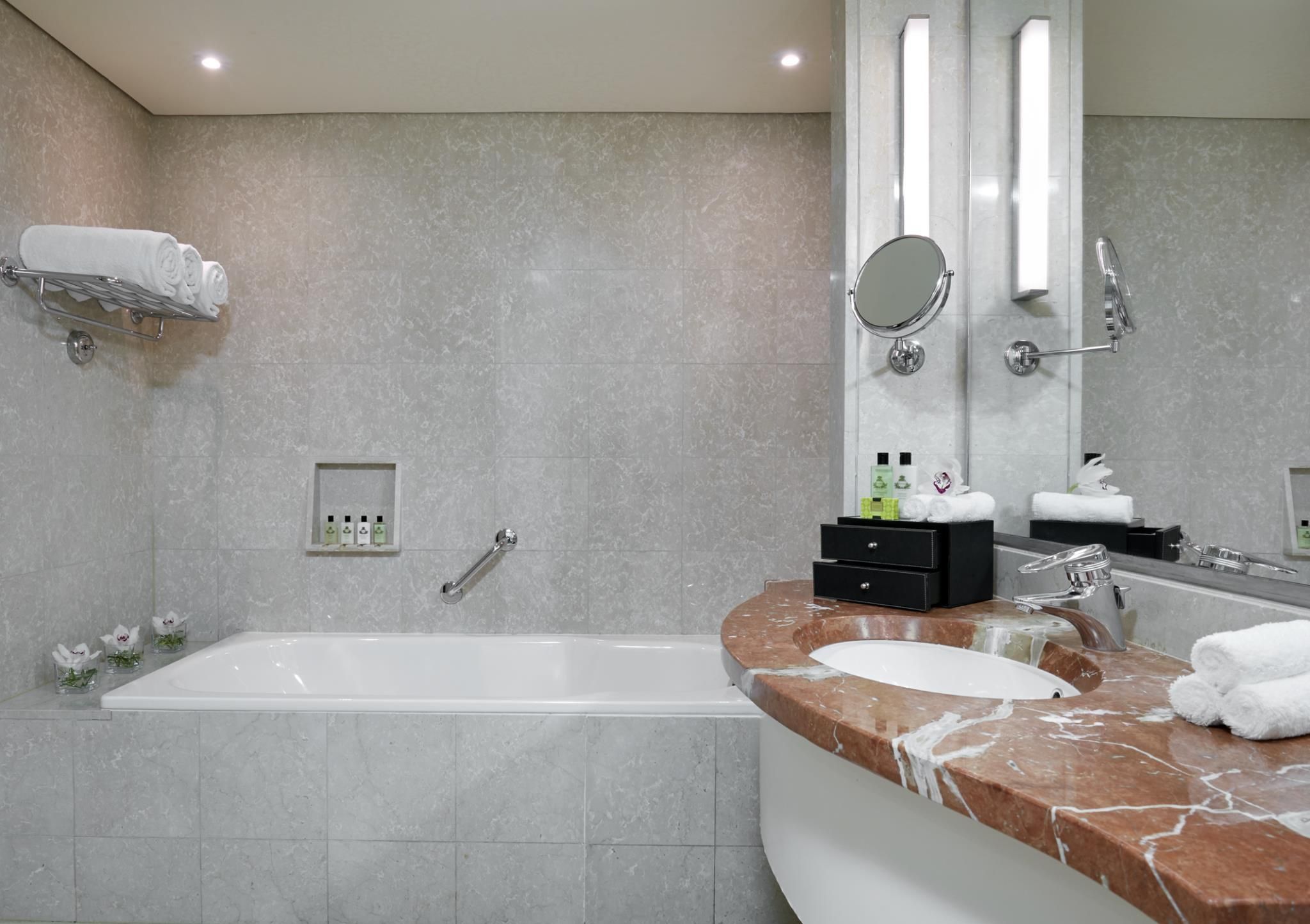 2 Twin Classic City View