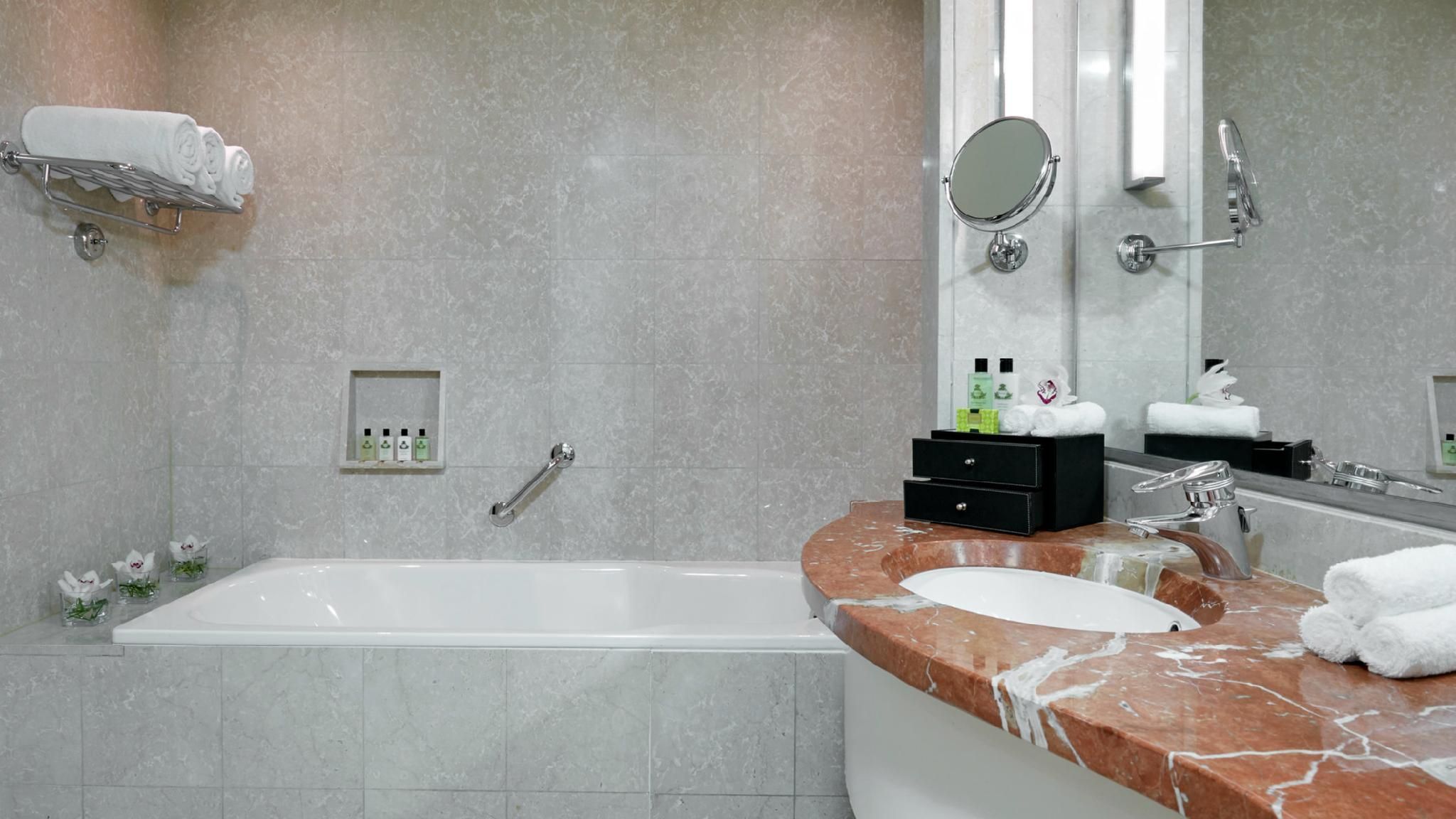 1 King Classic Accessible City View