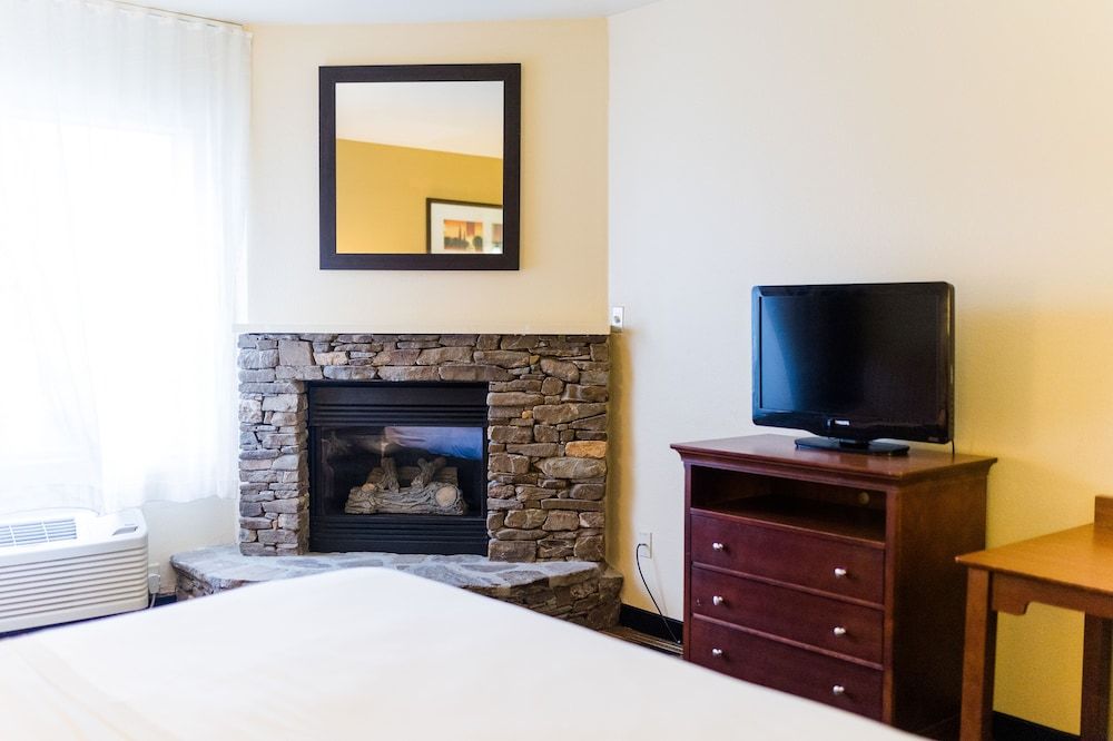 Room, 1 King Bed, Non Smoking, Fireplace