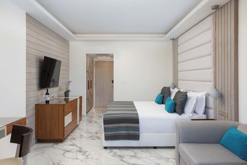 Artemis Suite Sea View with Outdoor Whirlpool