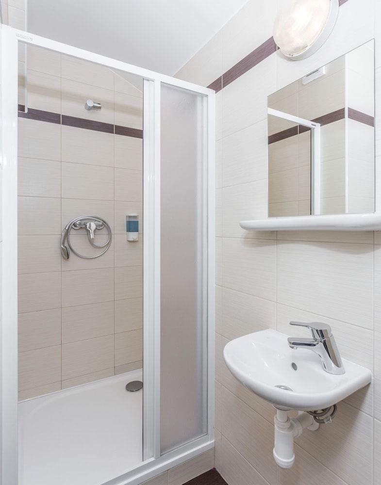 Hotel City Inn Double or Twin Room 9