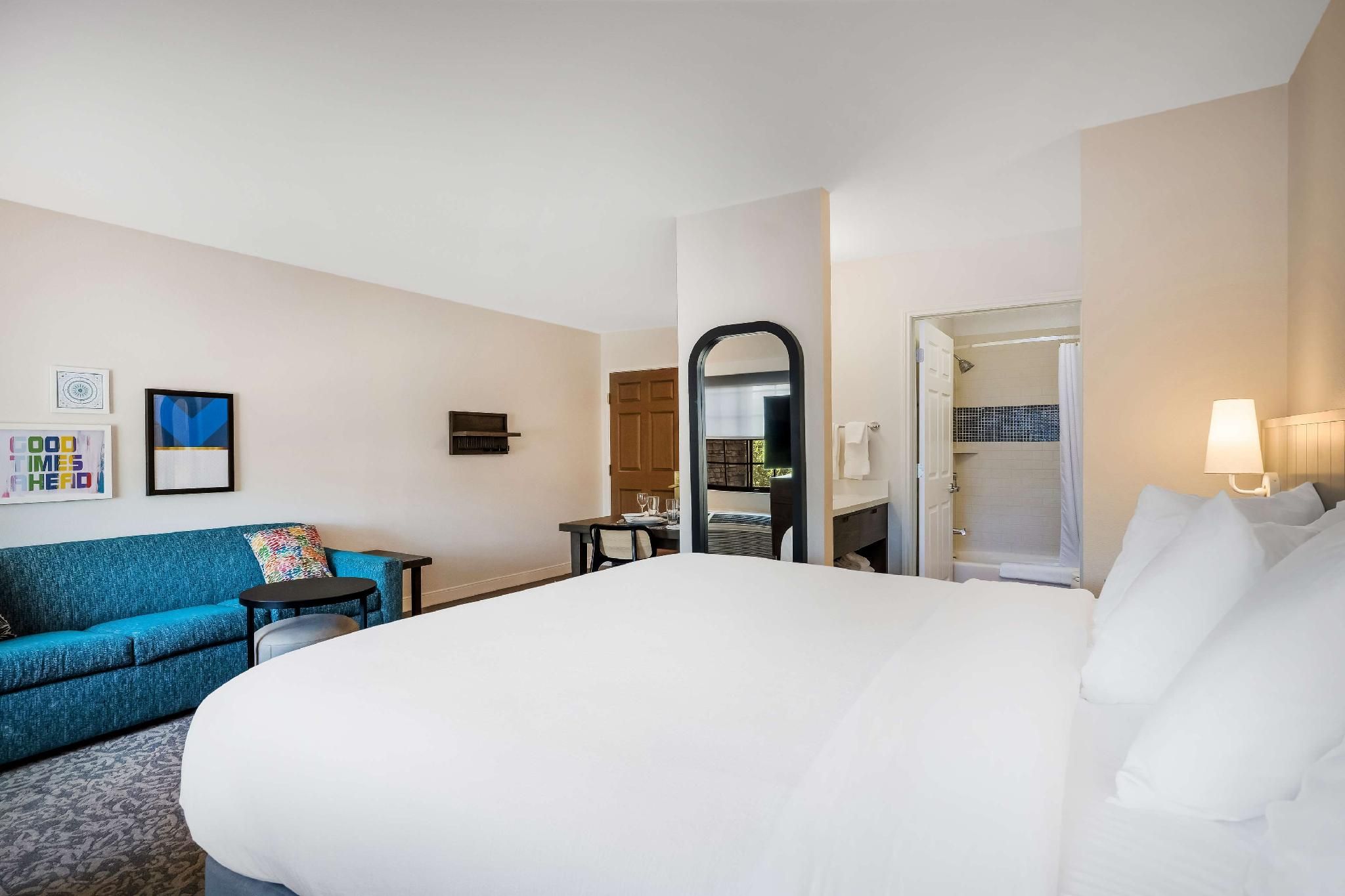 Mobility Accessible Studio Suite Queen Bathtub