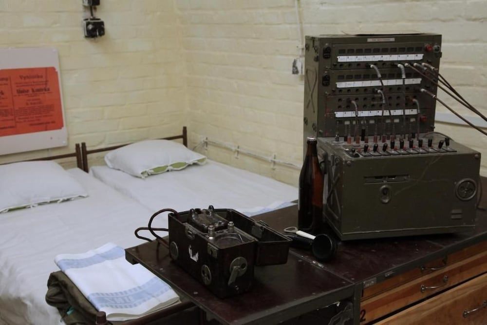 10-Z Bunker - Hostel Room (5 beds) 5