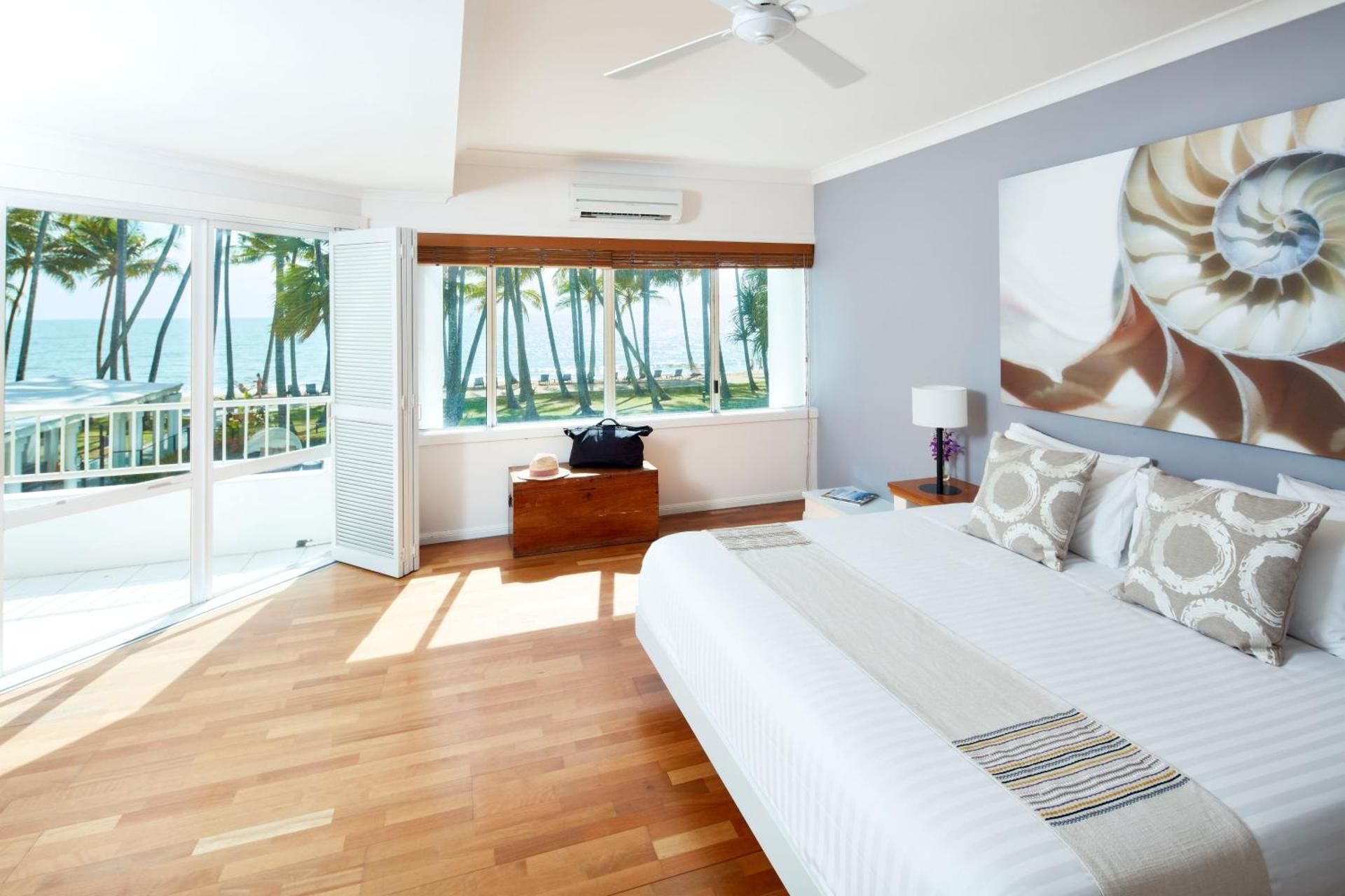 Alamanda Palm Cove Resort by Lancemore 4 Bedroom Beach Front Apartment - Free Parking, WiFi and Daily Beach Yoga