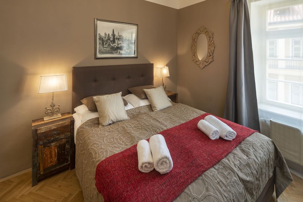 Old Town - Aparthotel Michalska Junior Studio, 1 Queen Bed, Kitchenette, Courtyard Area 5
