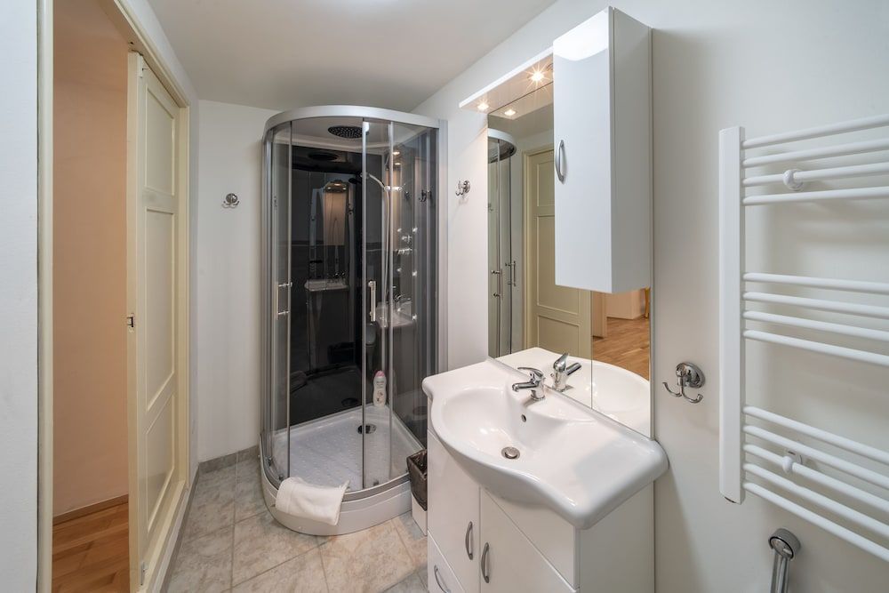 Old Town - Aparthotel Michalska Junior Studio, 1 Queen Bed, Kitchenette, Courtyard Area 9