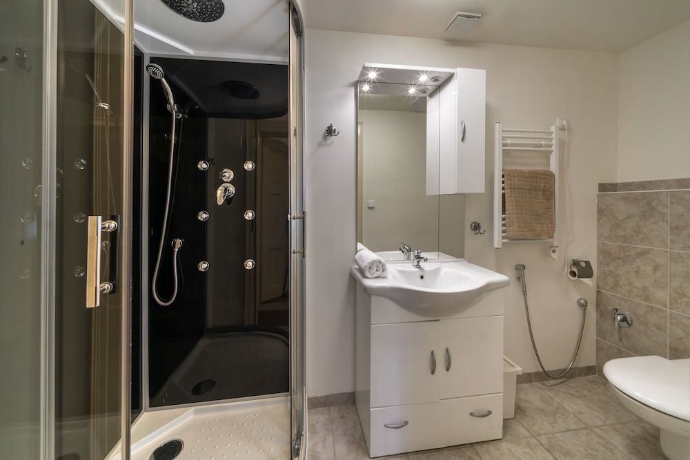 Old Town - Aparthotel Michalska Junior Studio, 1 Queen Bed, Kitchenette, Courtyard Area 8