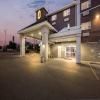 Super 8 by Wyndham Saskatoon Near Saskatoon Airport