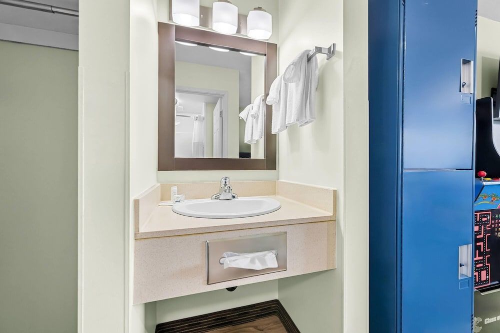 Suite, 1 King Bed, Jetted Tub