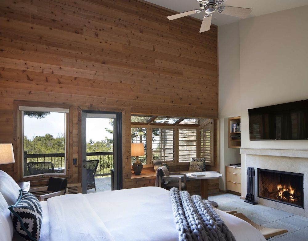 Suite, 1 King Bed, Bathtub (Hot Tub)