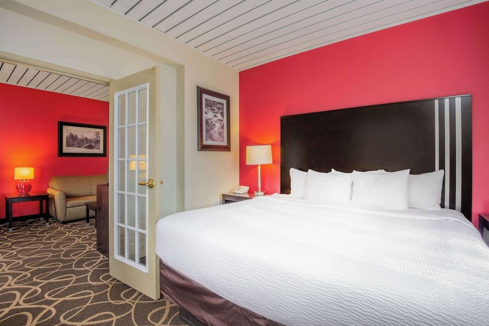Suite, 1 Bedroom, Non Smoking (1 King Bed)