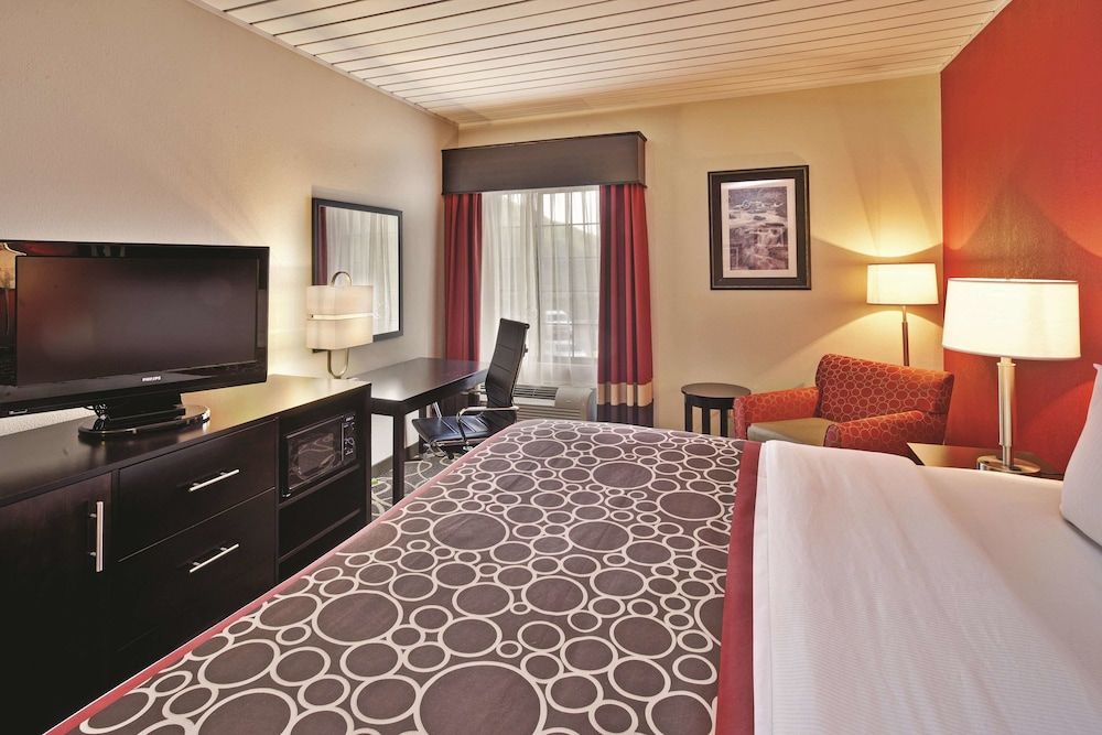 Room, 1 King Bed, Accessible, Non Smoking (Mobility, Bathtub w/Grab Bars)