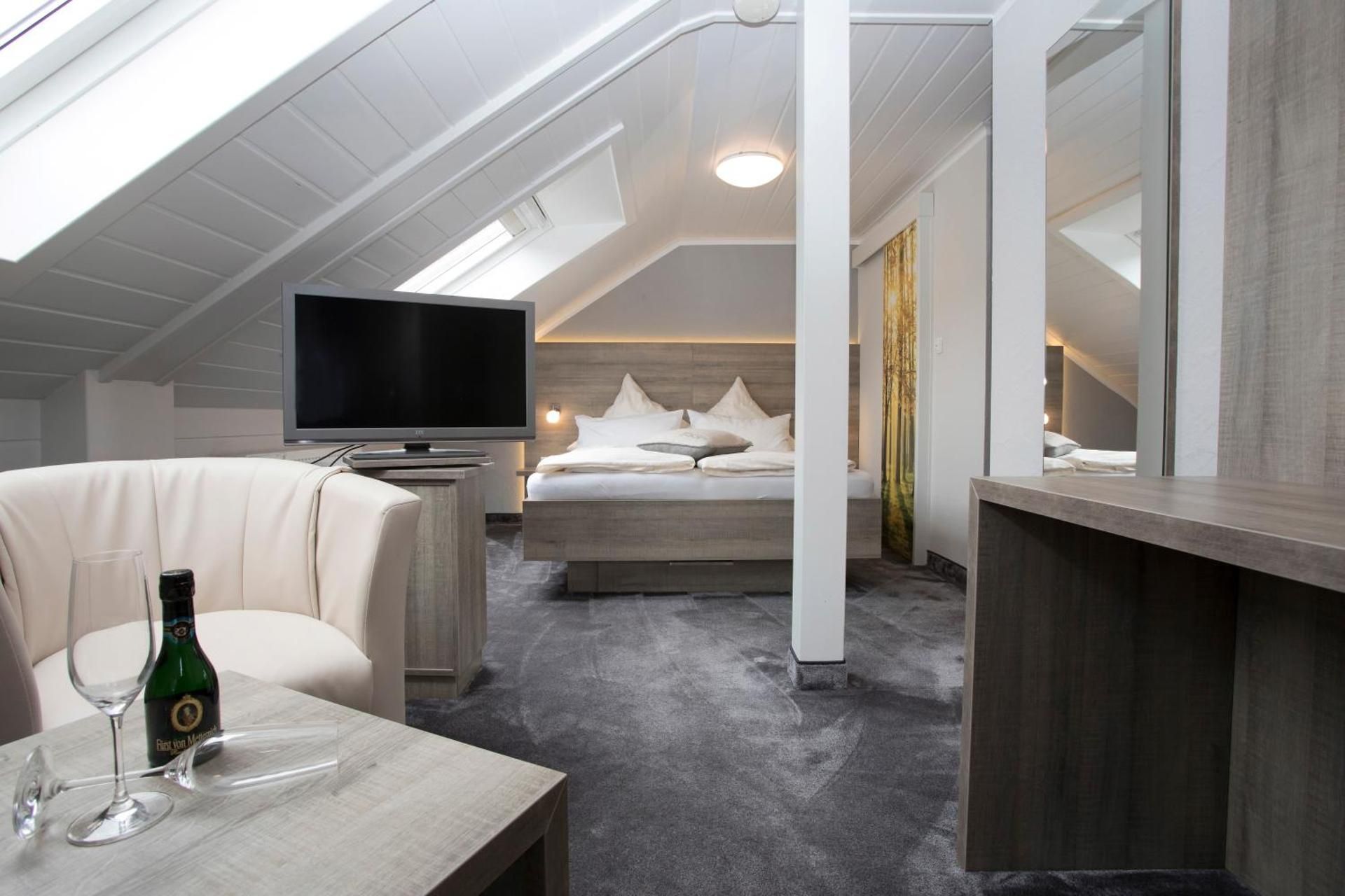 Budget Double Room - Souterrain / Top Story