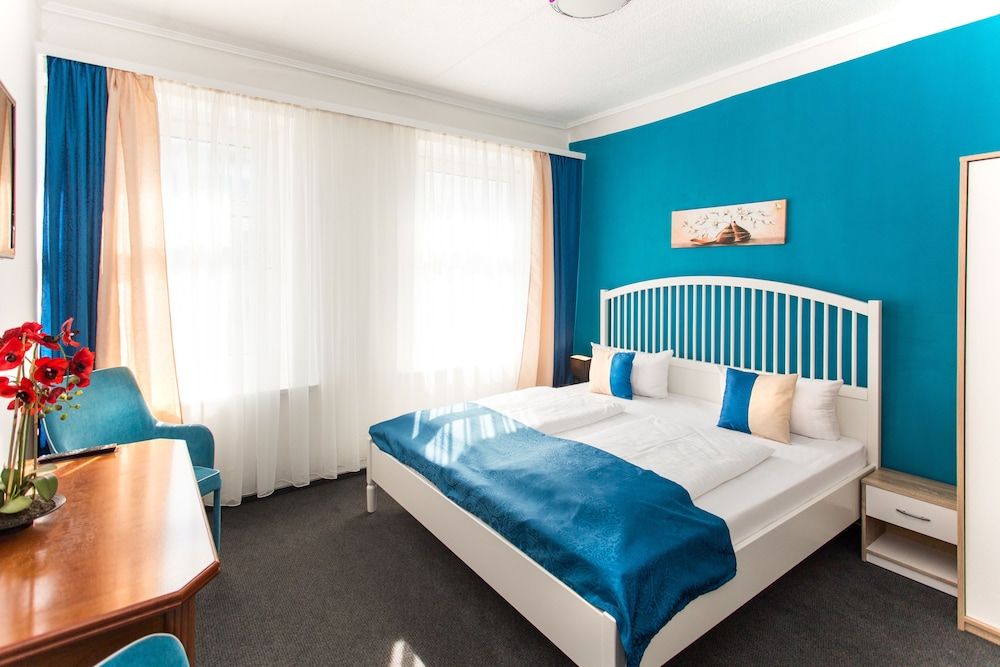 undefined Hotel Condor 2