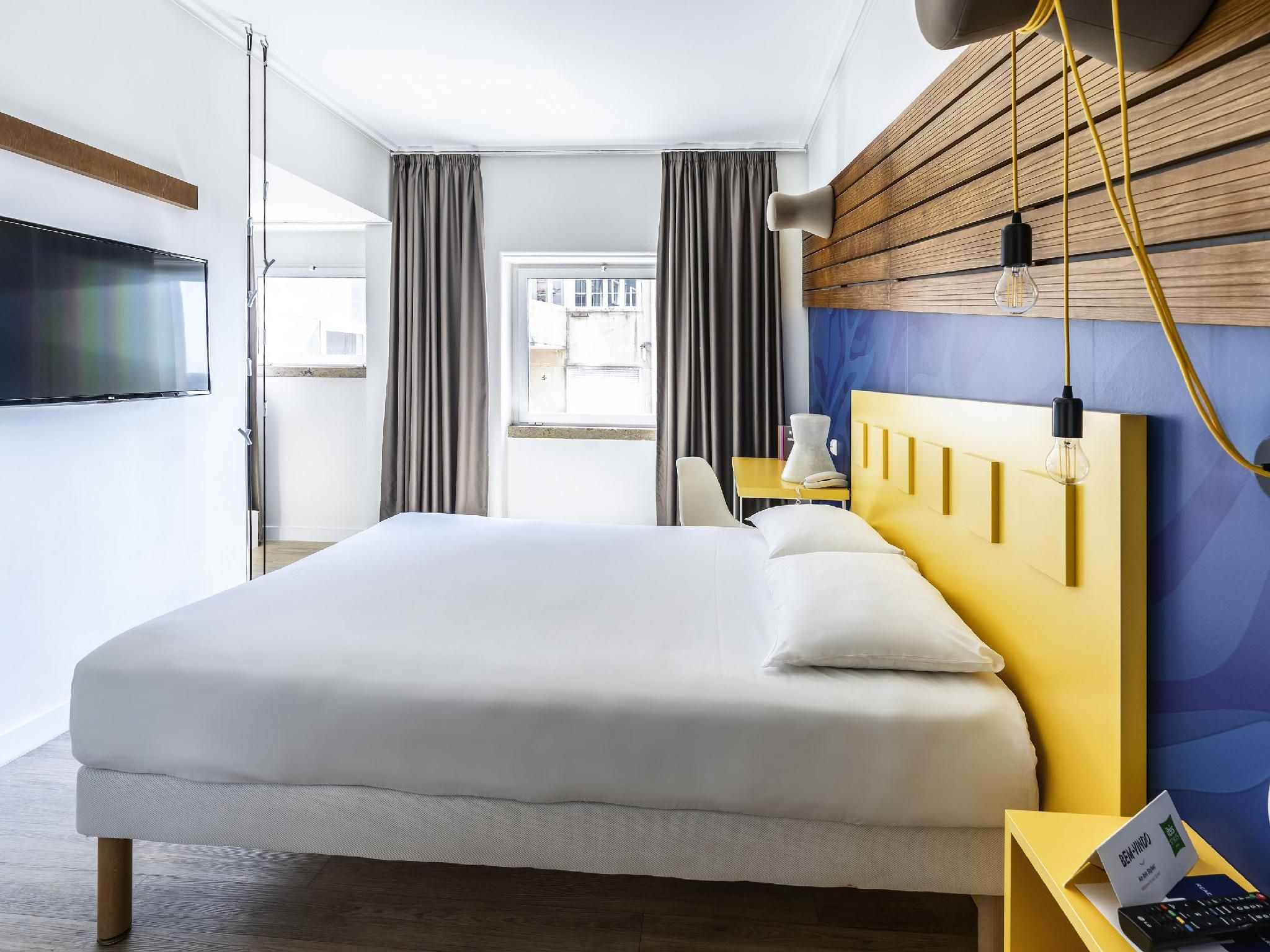 Suite with 1 double bed and a sofa bed