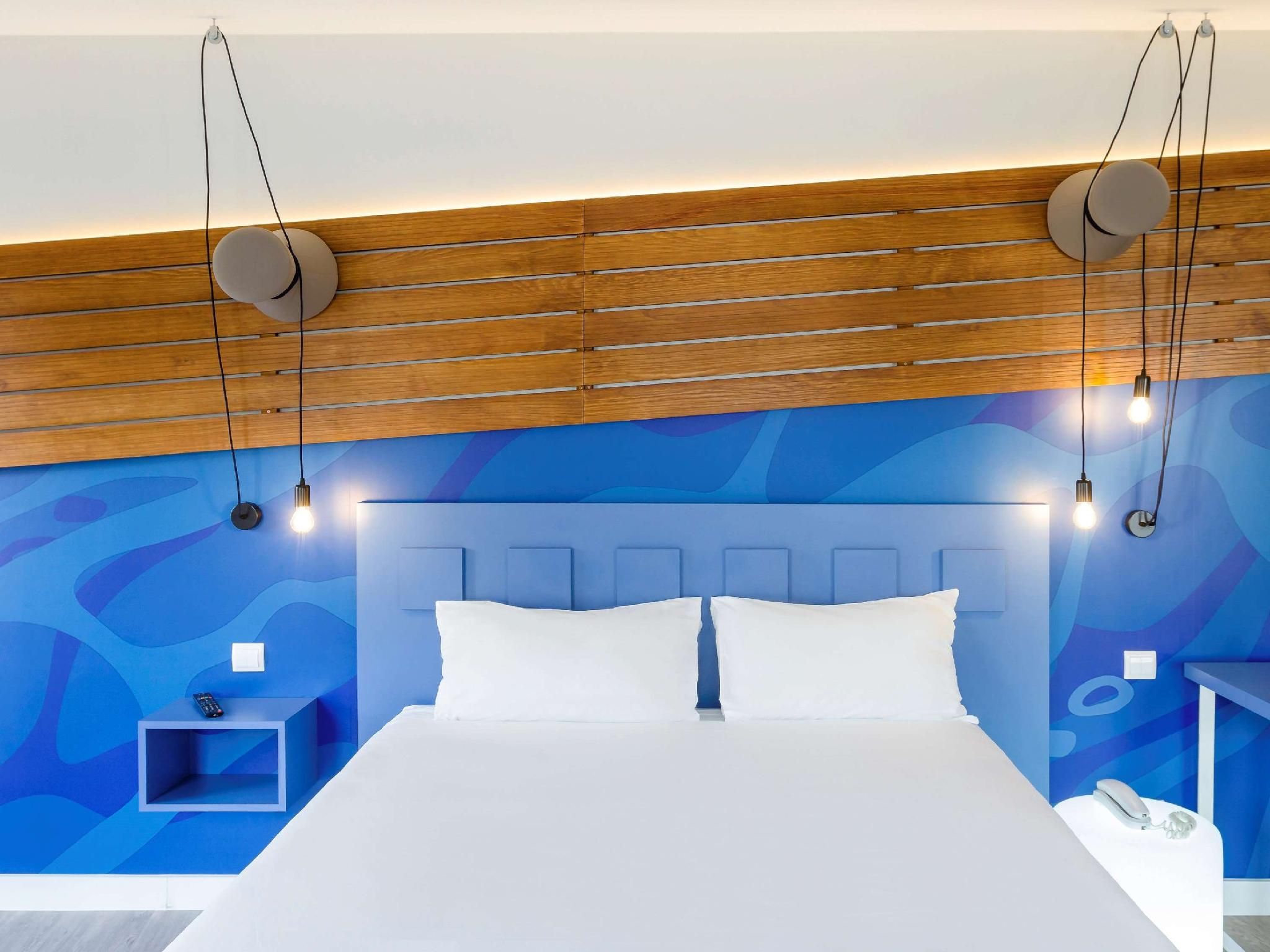 Suite with 1 double bed and a sofa bed