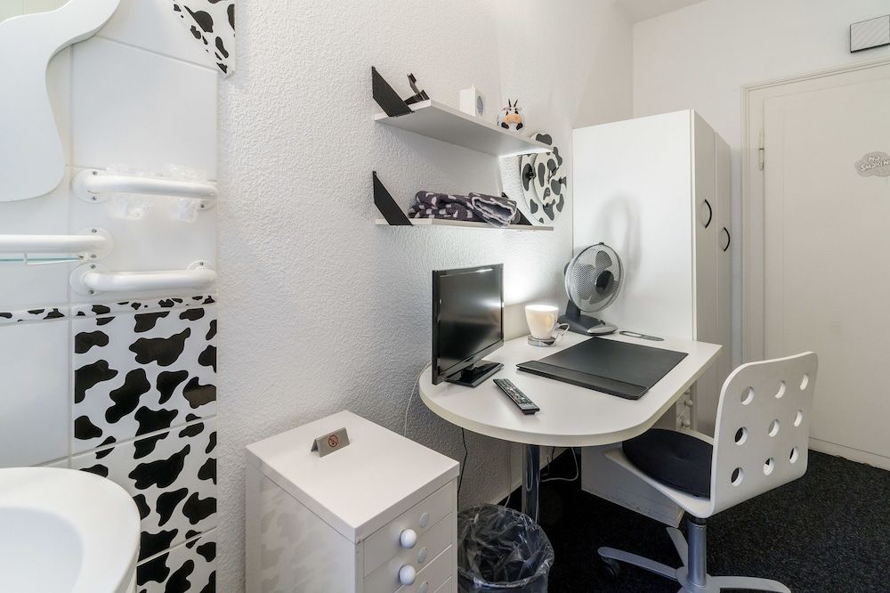 Hotel Tusculum Single Room, Shared Bathroom 9