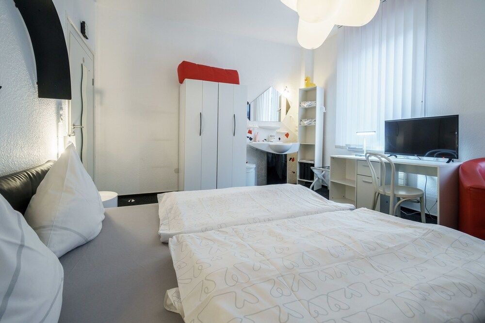 Hotel Tusculum Triple Room, Shared Bathroom 3