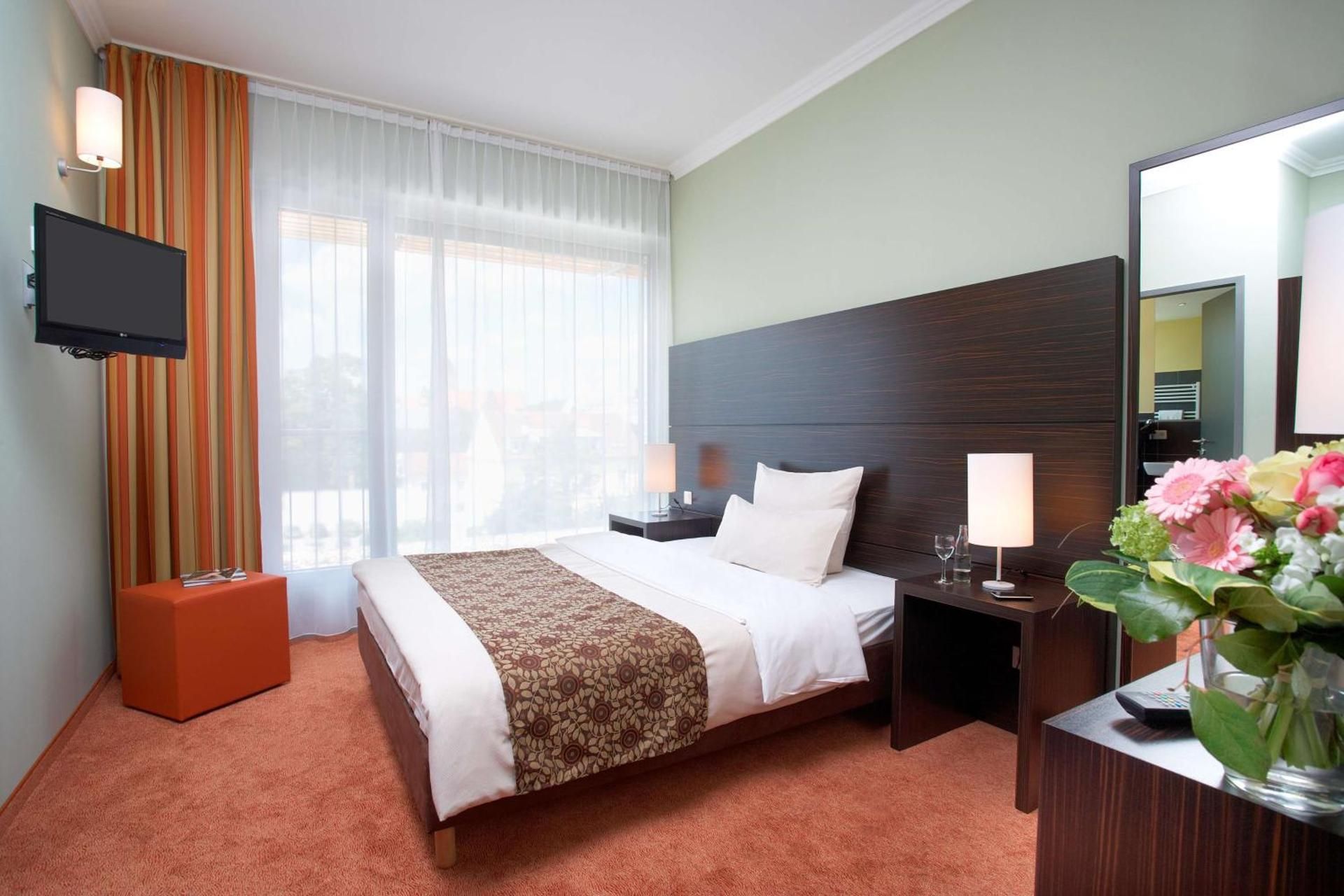 Business Queen Room