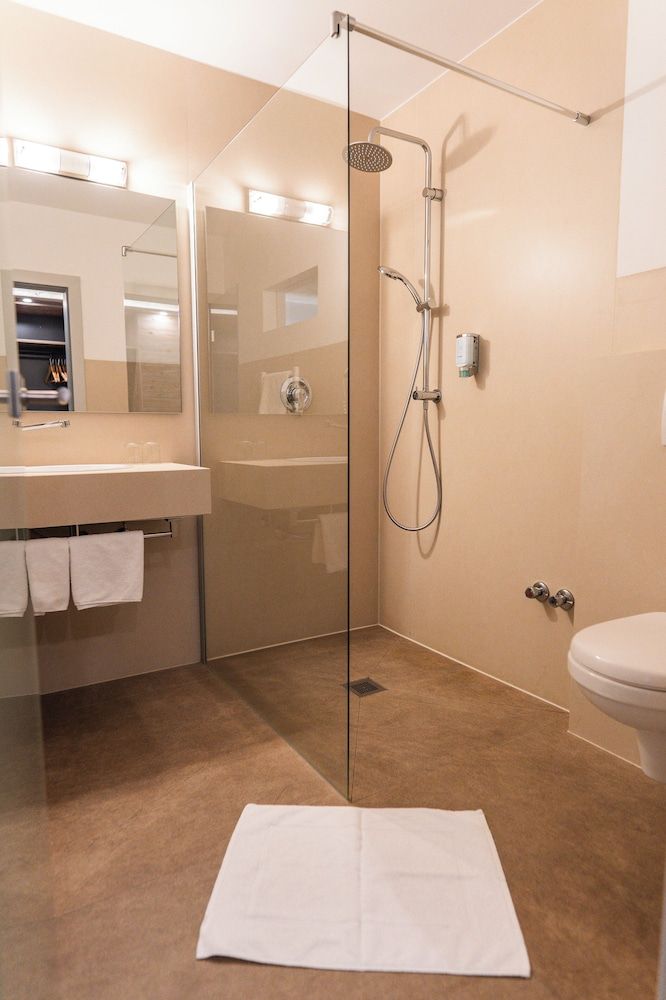 Hotel Christel Triple Room, 1 Queen Bed with Sofa bed, Non Smoking, Mountain View 5