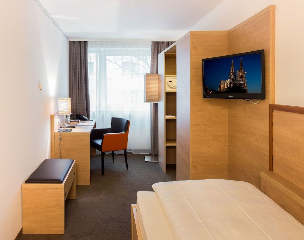 undefined Stadthotel am Römerturm 3