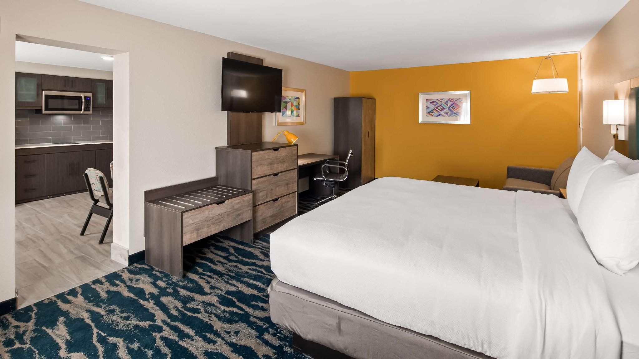 Accessible - Suite 1 King Bed, Mobility Accessible, Roll In Shower, Microwave And Refrigerator, Sofa
