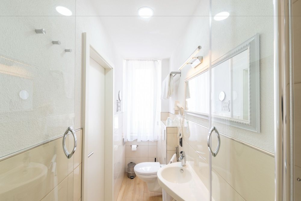 Hotel Porta Nigra Comfort Triple Room 7