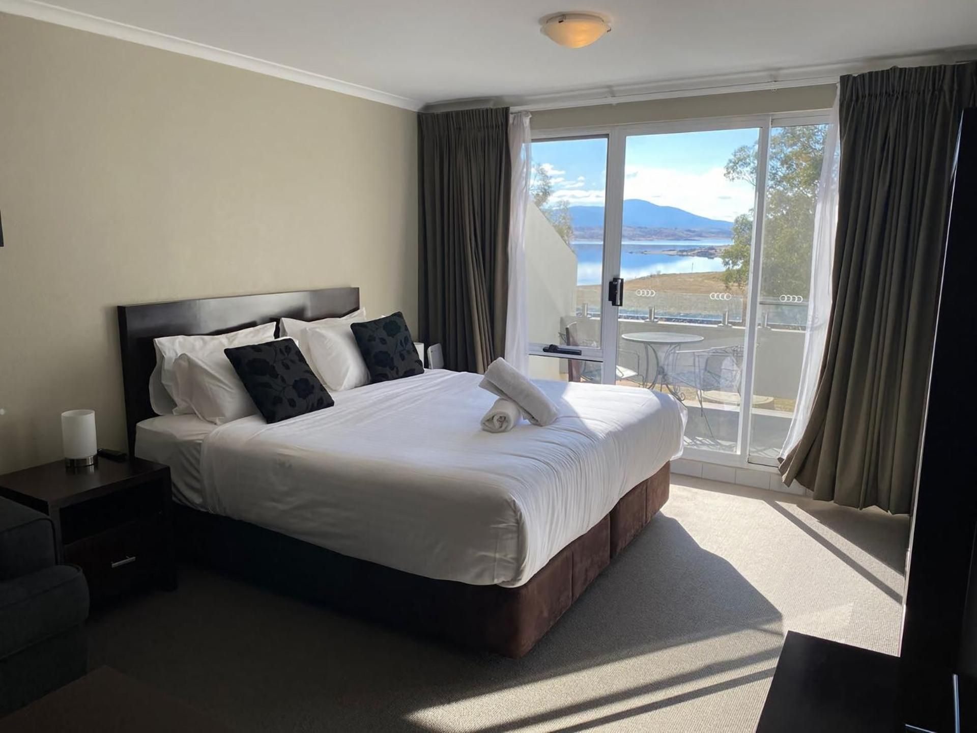 Horizons Lake Jindabyne Studio Apartment 5
