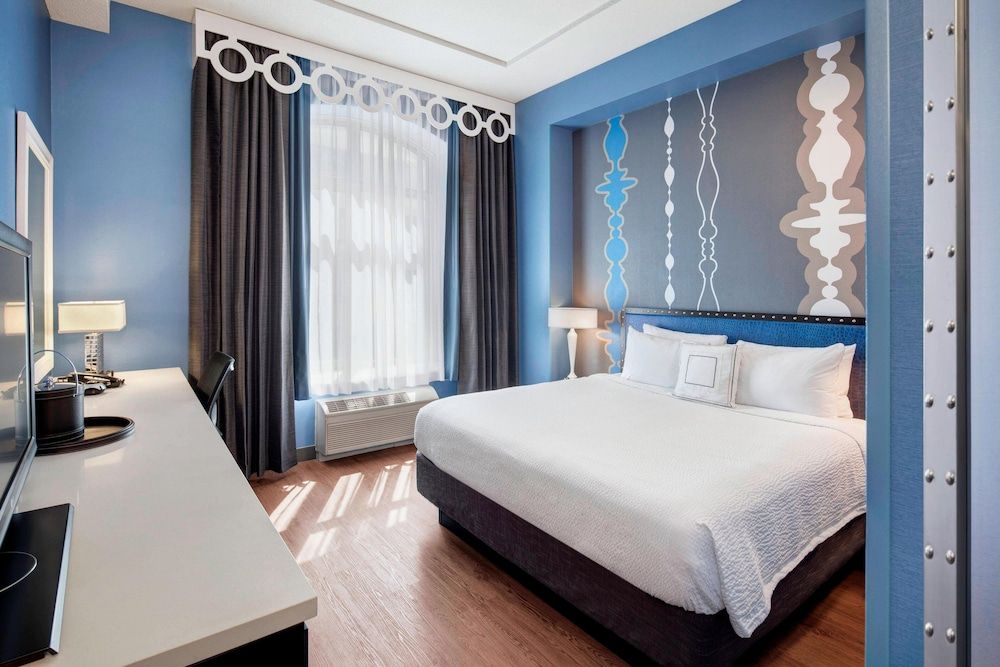 Room, 1 King Bed, Non Smoking, Corner