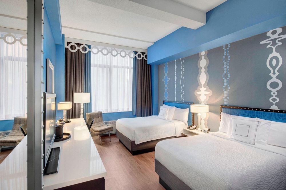 undefined Fairfield Inn & Suites Chicago Downtown / Magnificent Mile 10