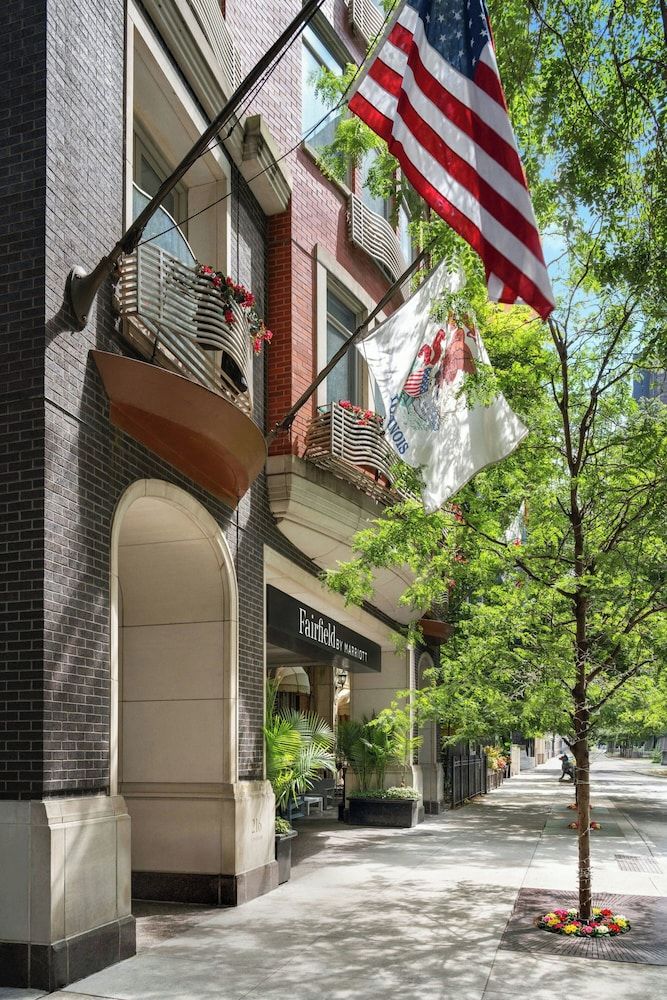 undefined Fairfield Inn & Suites Chicago Downtown / Magnificent Mile 3