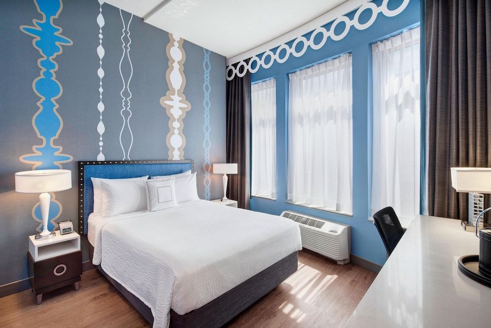 undefined Fairfield Inn & Suites Chicago Downtown / Magnificent Mile 3